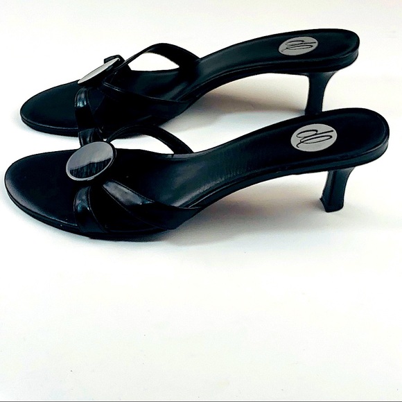 Donna Lawrence Black Sandals - Picture 2 of 7